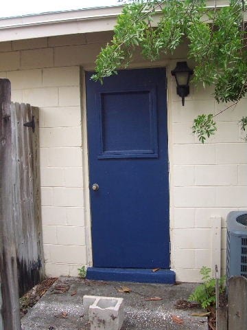 Before: an outdated back entryway
